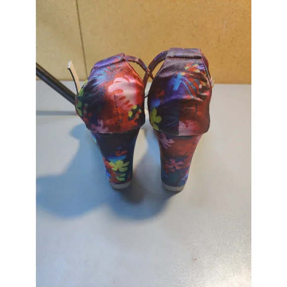 Unbranded Floral Wedge Size 7.5 - Picture 3 of 8